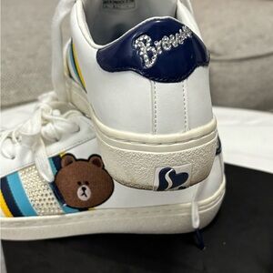 SKETCHERS “Brown” Line Friends Air Cooled Memory Foam Sneakers in White Size 7.5